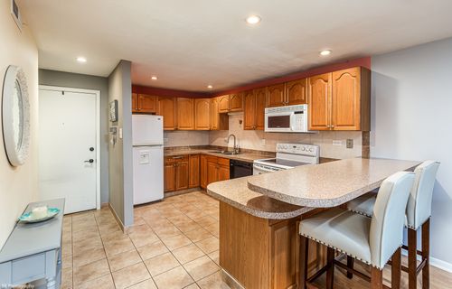 unit-302-5840 W 77th St, Burbank, IL, 60459-1254 | Card Image