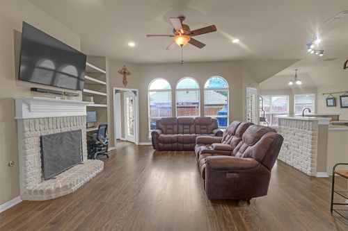 521 Acorn Ct, Saginaw, TX, 76179-0968 | Card Image