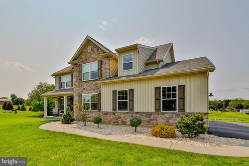 217 E Dell Rd, Bath, PA, 18014-9576 | Card Image