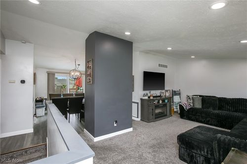 8318 Kellydale St Nw, Massillon, OH, 44646-1448 | Card Image