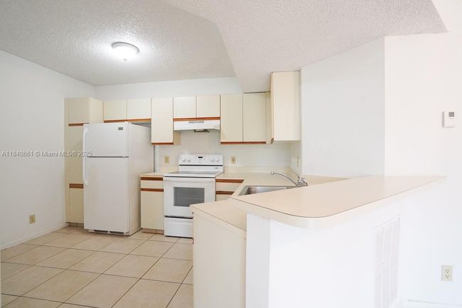 APT-304 - 9033 Wiles Rd, Condo with 2 bedrooms, 2 bathrooms and null parking in Coral Springs FL | Image 6