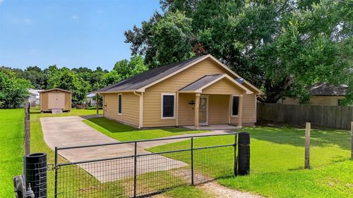 148 W Fear Rd, Winnie, TX, 77665-8421 | Card Image