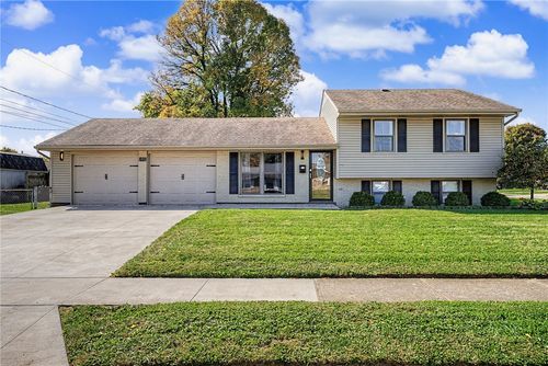 1952 Crase Dr, Xenia, OH, 45385-4953 | Card Image
