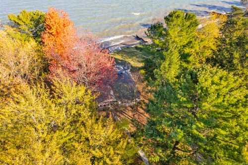 8665 Lakeshore Rd, Lexington, MI, 48450-9715 | Card Image