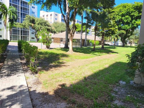 apt-705-900 Ne 12th Ave, Hallandale Beach, FL, 33009-2668 | Card Image