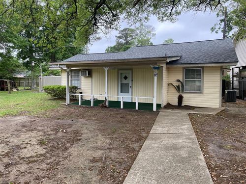 902 S Holly Ave, Cleveland, TX, 77327-5326 | Card Image