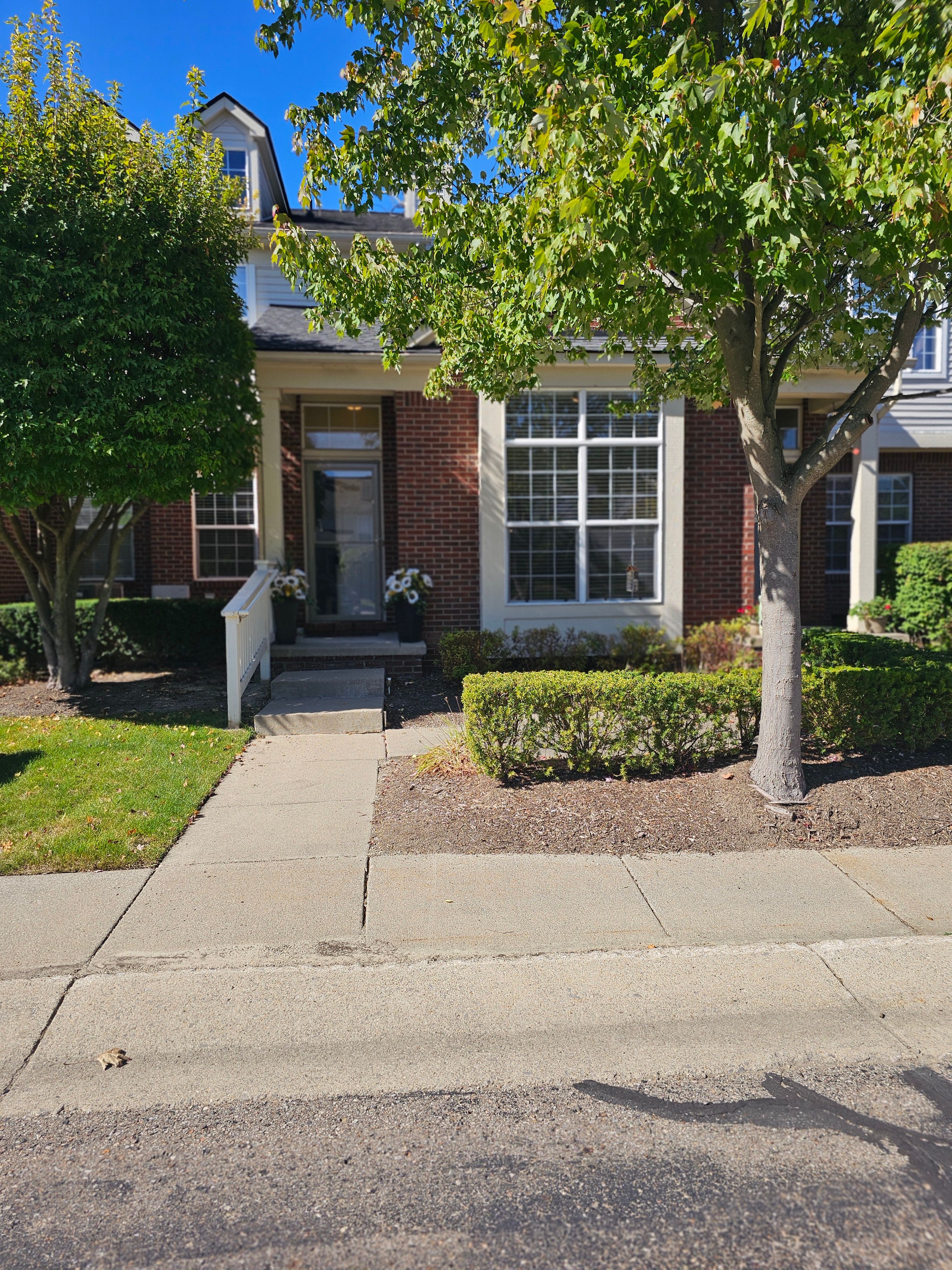 Tamara Cir, Walled Lake, MI 48390