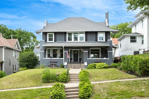 42 Hillcrest Avenue, Davenport, IA, 52803 | Card Image
