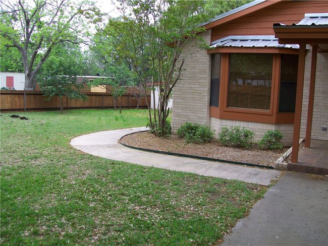 310 E Cedar St, House other with 4 bedrooms, 1 bathrooms and 4 parking in Bertram TX | Image 4