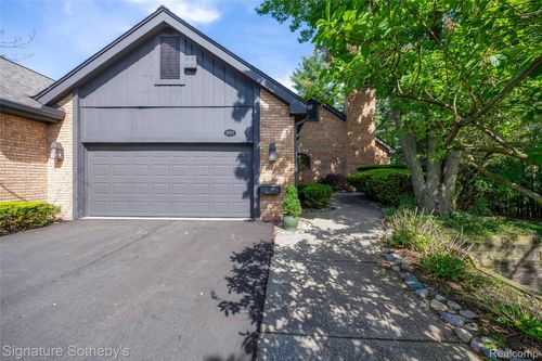 12-1897 Pine Ridge Ln, Bloomfield Hills, MI, 48302-1754 | Card Image