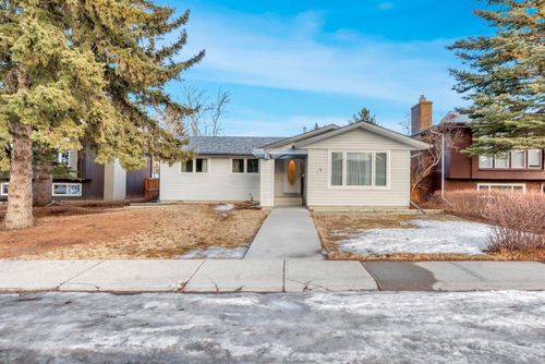 16 Thornwood Close Nw, Calgary, AB, T2K5K3 | Card Image