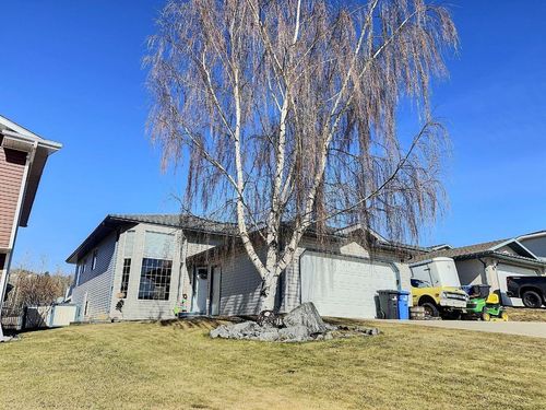 9332 Stern Crescent, Home with 5 bedrooms, 3 bathrooms and 2 parking in Grande Cache AB | Card Image