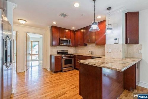17 Meadow Rd, Rutherford, NJ, 07070-2099 | Card Image