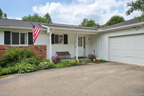 4220 England Beach Rd, White Lake, MI, 48383-1721 | Card Image
