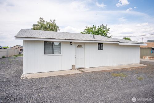 223 5th Ave Se, Soap Lake, WA, 98851-9172 | Card Image