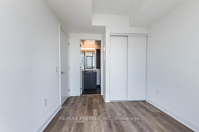 1620 - 86 Dundas St E, Condo with 2 bedrooms, 2 bathrooms and null parking in Mississauga ON | Image 11
