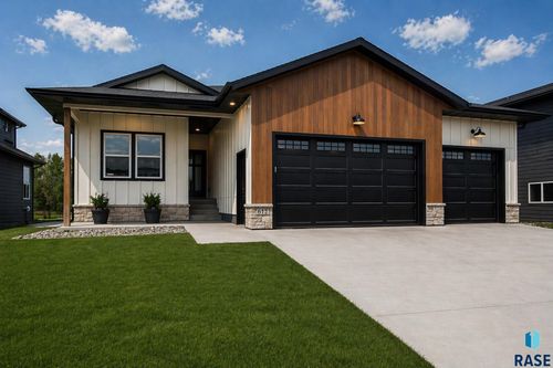 612 E Lakeview Dr Drive, Brandon, SD, 57005 | Card Image