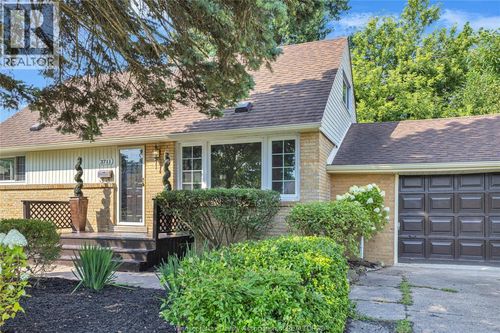 3711 Dandurand Blvd, Windsor, ON, N9E2G4 | Card Image