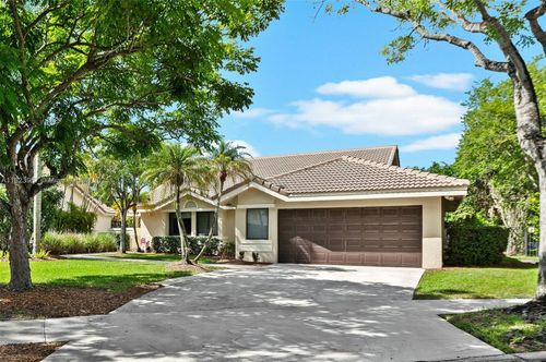 2000 Lakeshore Dr, Weston, FL, 33326-2353 | Card Image