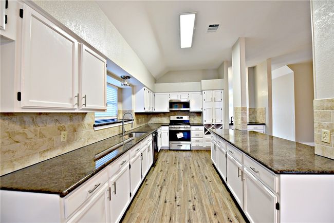 8501 Priest River Dr, House other with 4 bedrooms, 3 bathrooms and 4 parking in Round Rock TX | Image 9