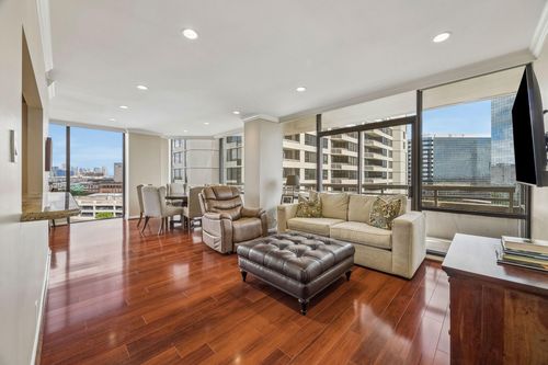 10e-15 Greenway Plz, Houston, TX, 77046-1503 | Card Image