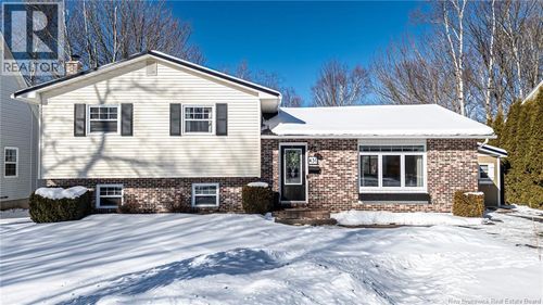 431 Cherry Ave, Fredericton, NB, E3A5L2 | Card Image