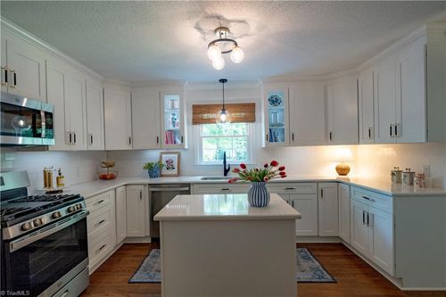 2312 Belmont Dr, Reidsville, NC, 27320-6806 | Card Image