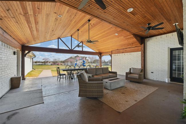 Huge Covered Back Patio | Image 37