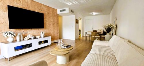 apt-201-4804 Nw 79th Ave, Doral, FL, 33166-5419 | Card Image