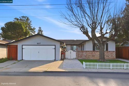807 Crane Ave, Livermore, CA, 94551-6530 | Card Image