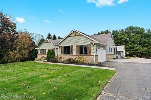 13947 Hearthstone Ln, Hartland, MI, 48353-3145 | Card Image