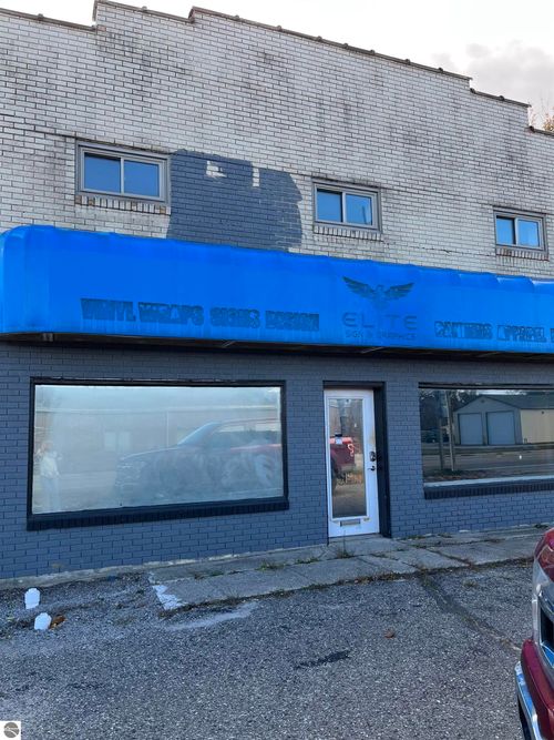 1242 E Superior St, Alma, MI, 48801-2658 | Card Image