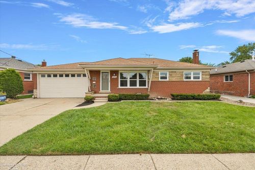 22507 Shorewood Dr, Saint Clair Shores, MI, 48081-2602 | Card Image