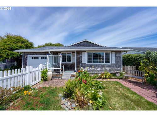 870 11th St Sw, Bandon, OR, 97411-9560 | Card Image
