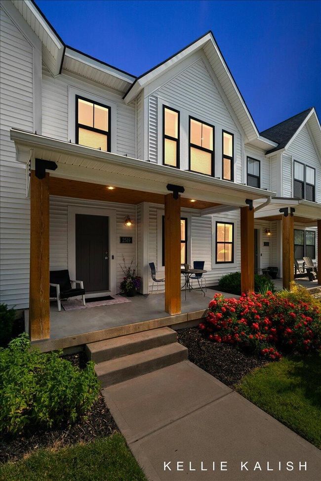 2519 Inverness at Night | Image 39