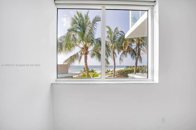 505 - 3801 Collins Ave, Condo with 3 bedrooms, 3 bathrooms and null parking in Miami Beach FL | Image 11