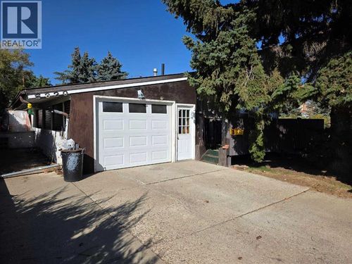 5320 55 St, Taber, AB, T1G1L9 | Card Image