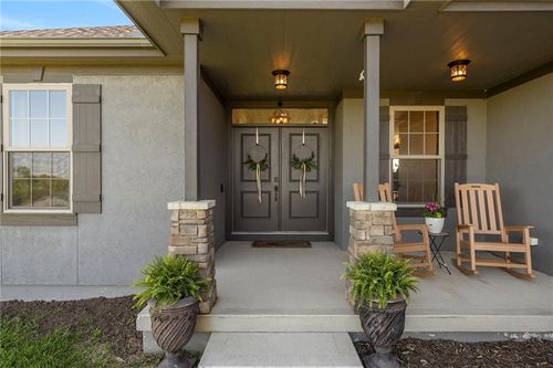15635 Lovers Ln, Excelsior Springs, MO, 64024-8515 | Card Image