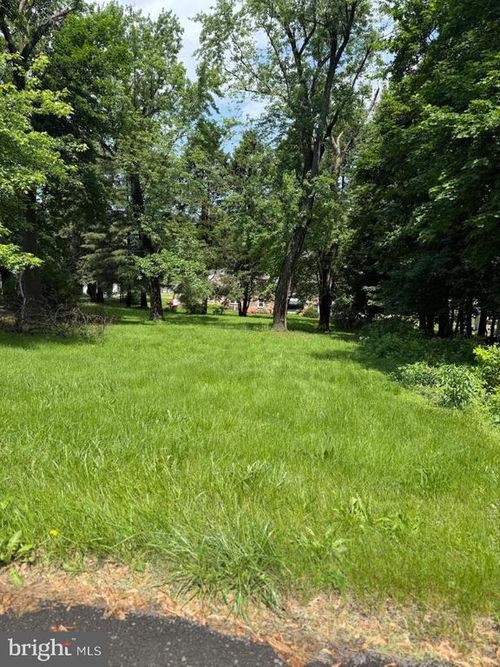 555 Highland Ave, Milton, PA, 17847-2331 | Card Image