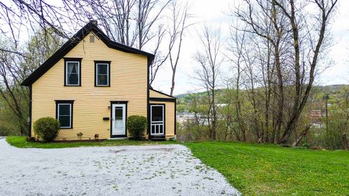 20 Bassett St, Barre, VT, 05641-4601 | Card Image