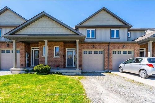 33 Glory Hill Rd, Saint Catharines, ON, L2P0C7 | Card Image