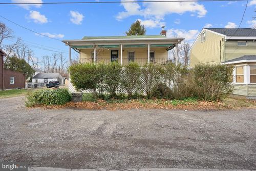 1642 Bristol Pike, Morrisville, PA, 19067-6107 | Card Image