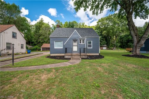 3712 Logan Way, Youngstown, OH, 44505-1647 | Card Image