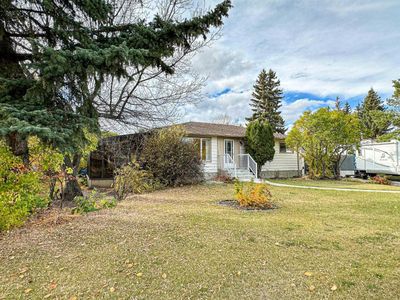 5102 57 Ave, House detached with 4 bedrooms, 2 bathrooms and 4 parking in Olds AB | Image 2