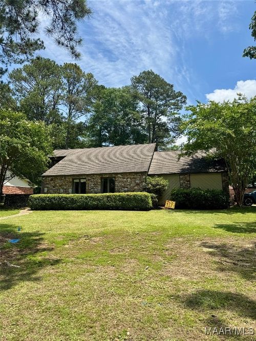 215 W Castlewood Dr, Selma, AL, 36701-8309 | Card Image