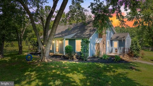 9467 Old Waterloo Rd, WARRENTON, VA, 20186-7540 | Card Image
