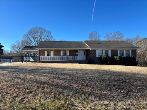 195 Georgia Ln, Winston Salem, NC, 27107-9062 | Card Image