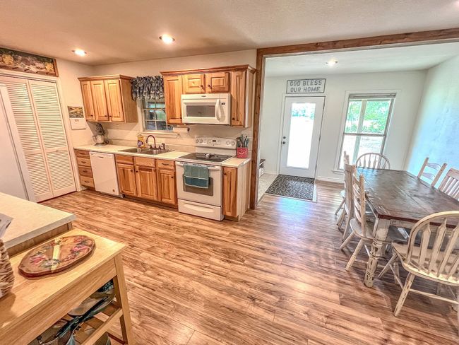 6861 County Road 4710, House other with 4 bedrooms, 2 bathrooms and null parking in Larue TX | Image 8