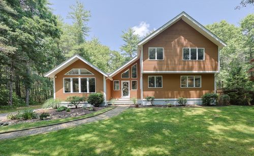 56 Burt St, Norton, MA, 02766-2521 | Card Image