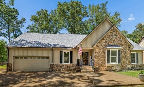 8970 Farmoor Rd, Germantown, TN, 38139-6604 | Card Image